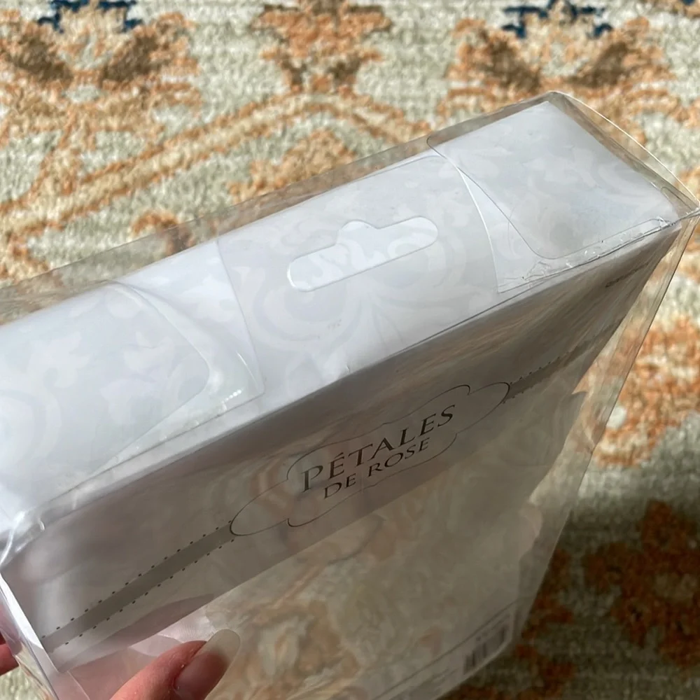 Bulk Pack of 300 Fake White Rose Petals For Weddings, Birthdays, Anniversaries
